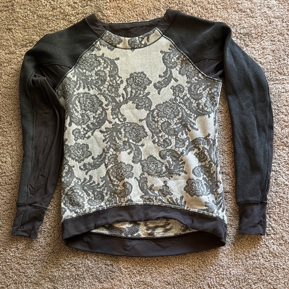 Lululemon Black and Gray Long Sleeve